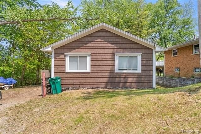 11970 Greenway Cir - Photo 2 of 50