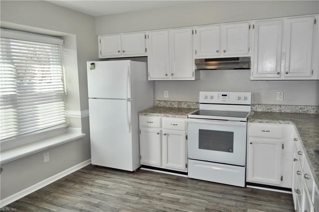 5504 Gates Landing Rd - Photo 3 of 10