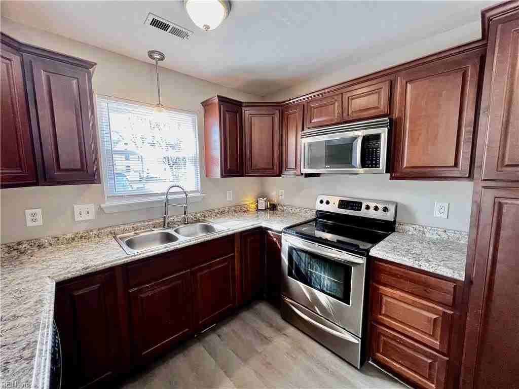 2126 Keller Ave #A - Photo 3 of 18