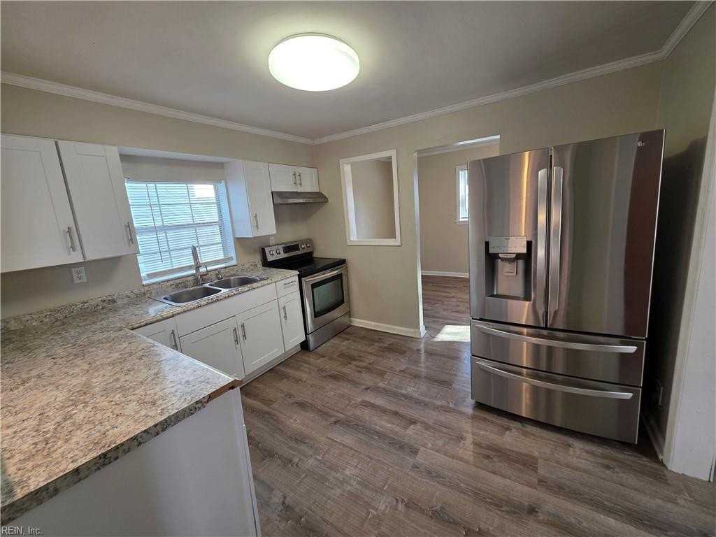 388 Poplar Ave - Photo 4 of 21