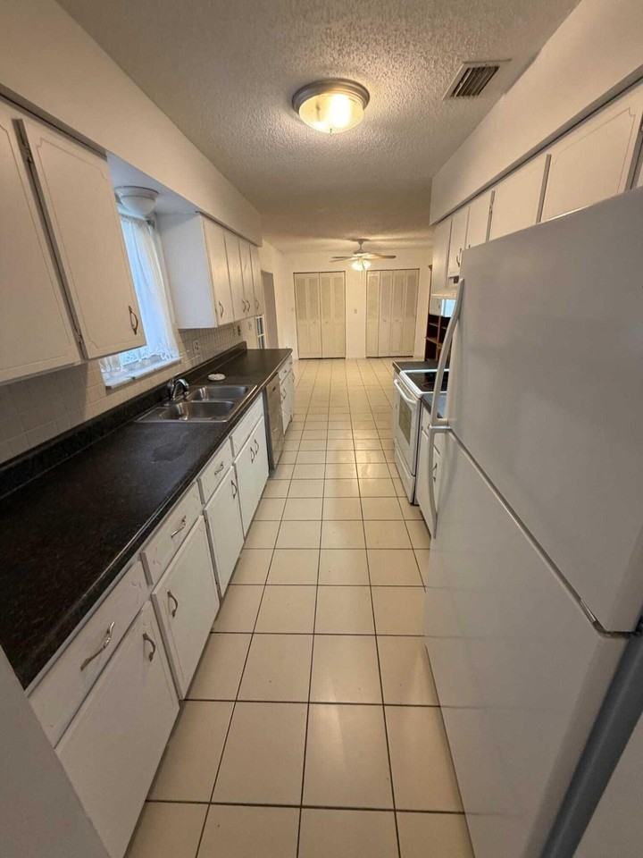 1197 Sw Heather St - Photo 7 of 18