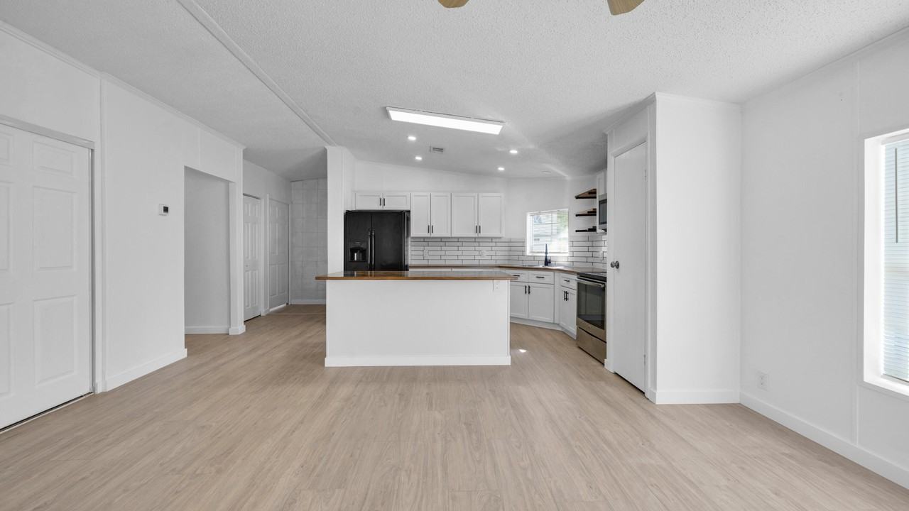 4905 Ne 2nd Way - Photo 7 of 20