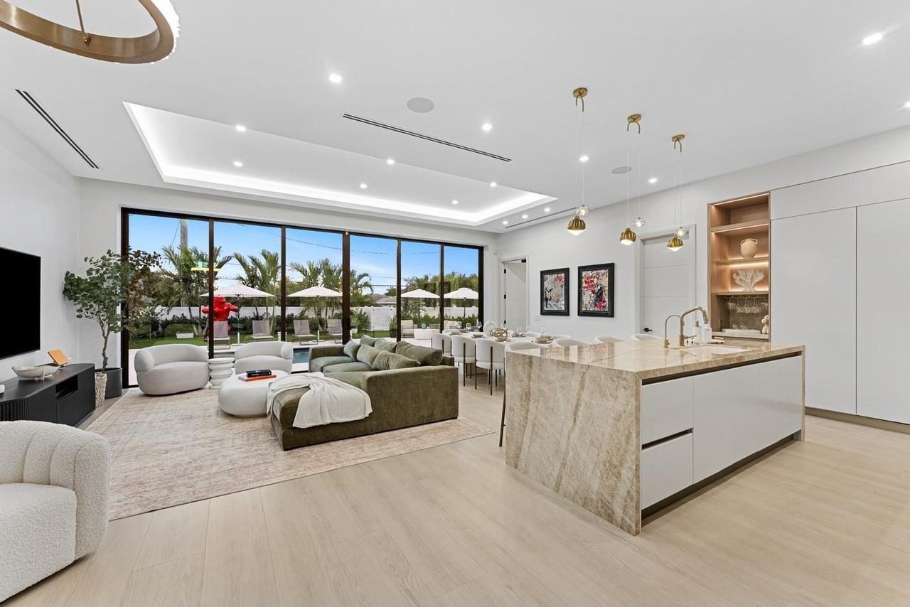 220 S Swinton Ave - Photo 2 of 50