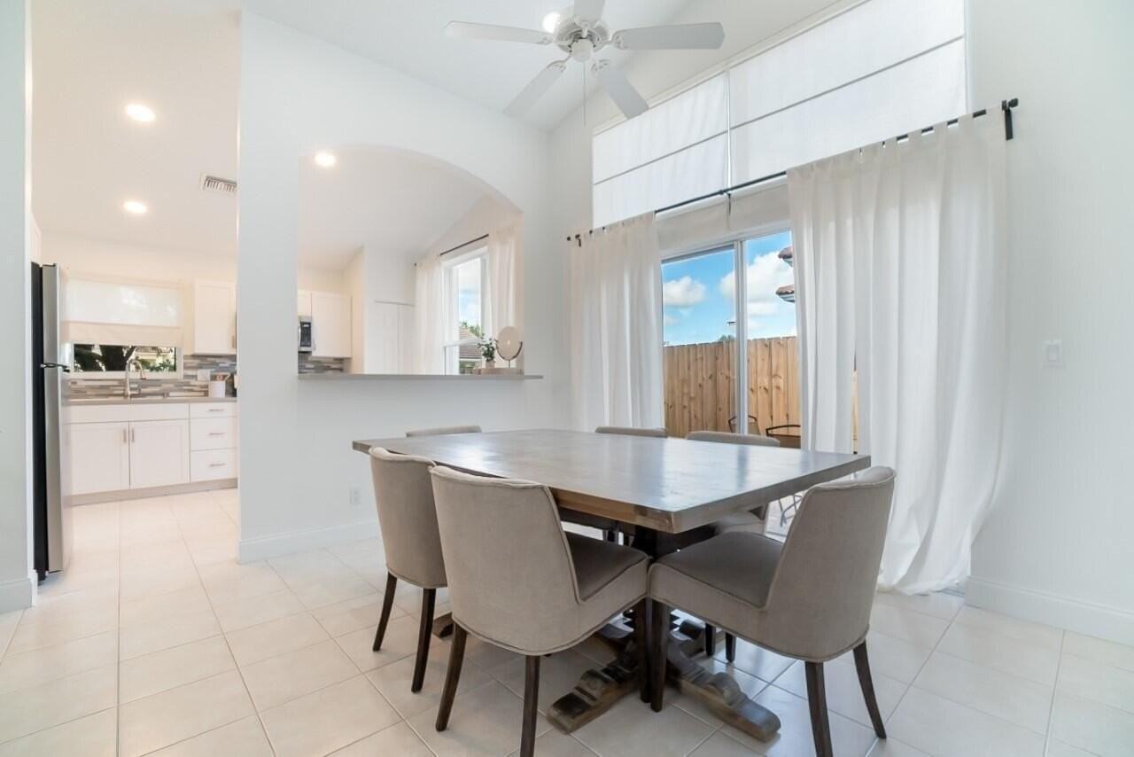 1840 Capeside Cir - Photo 4 of 20