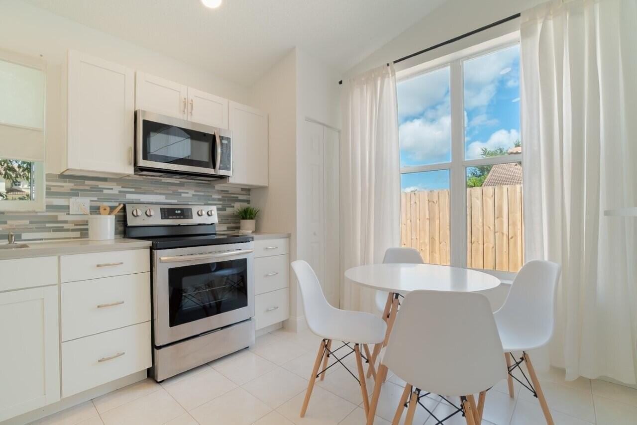 1840 Capeside Cir - Photo 5 of 20