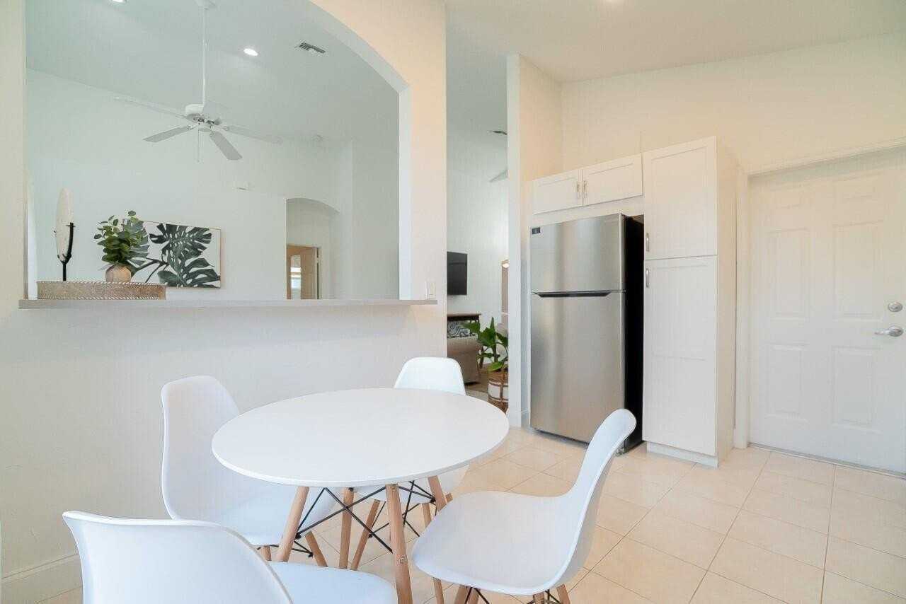 1840 Capeside Cir - Photo 7 of 20