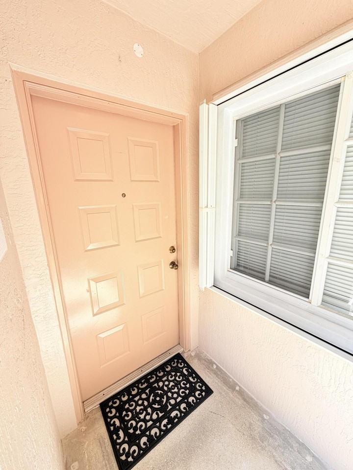 11697 Sw 19th St - Photo 3 of 48