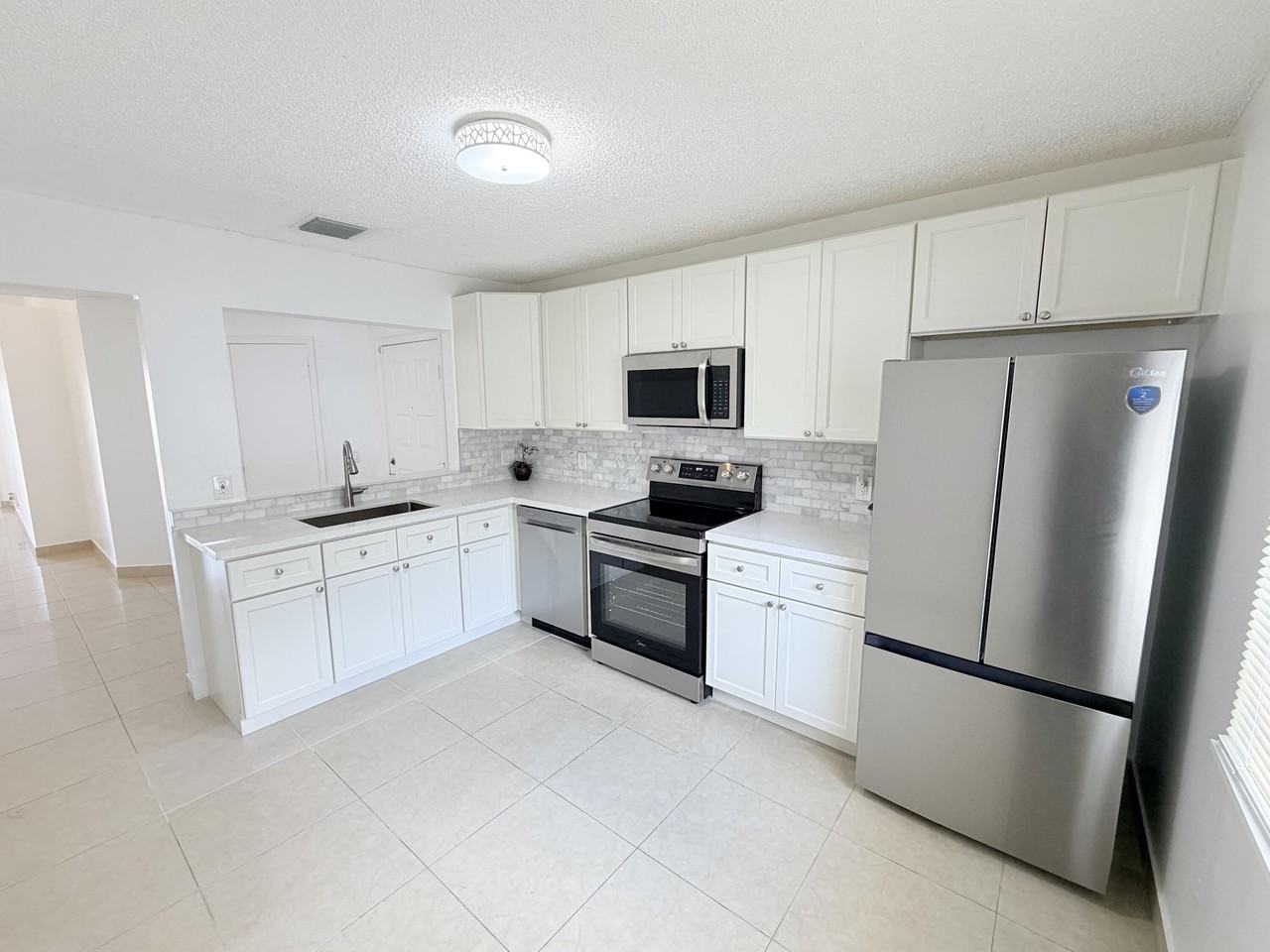 11697 Sw 19th St - Photo 4 of 48