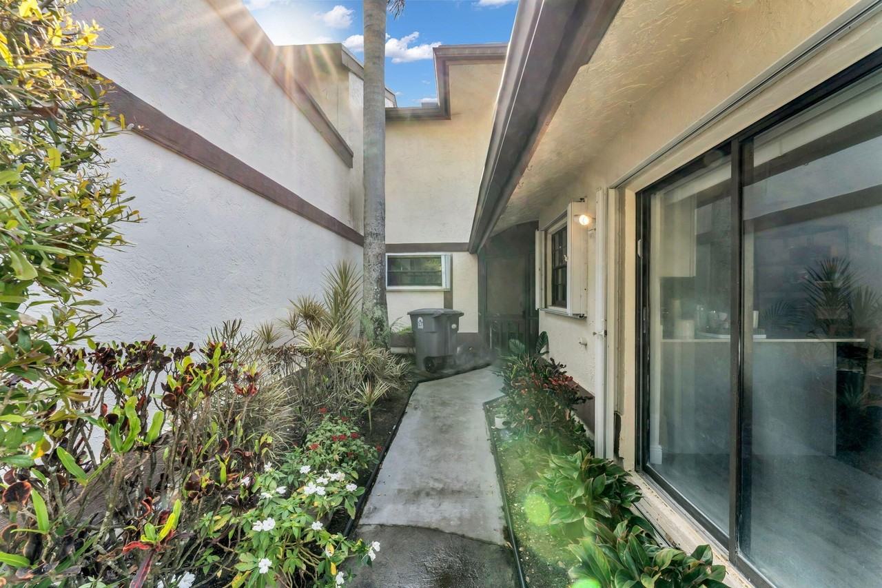 20824 Boca Ridge Dr N - Photo 4 of 36