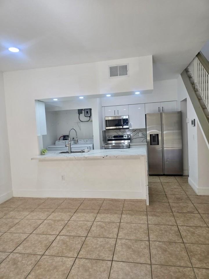 18338 Nw 68th Ave #B - Photo 3 of 24