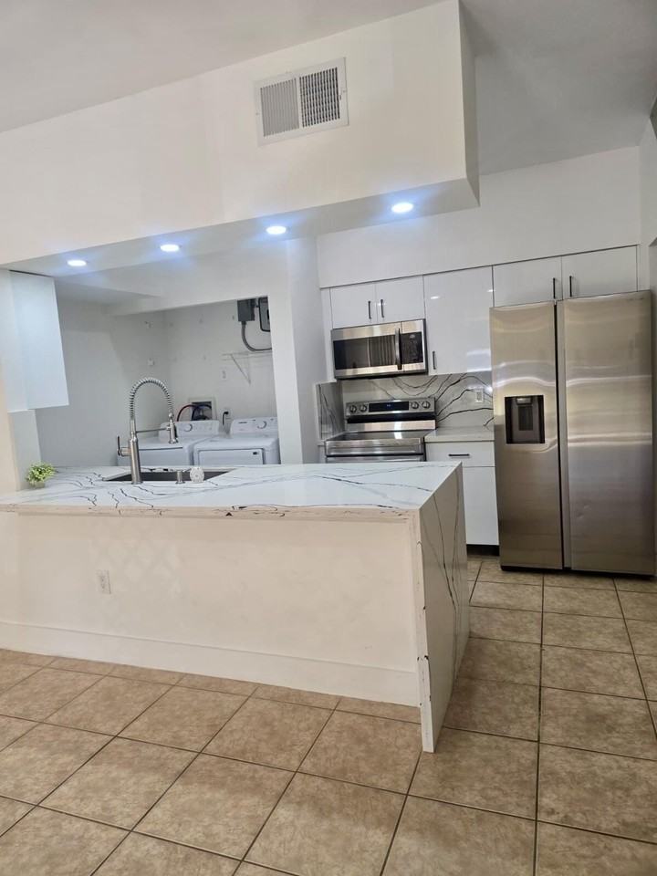 18338 Nw 68th Ave #B - Photo 4 of 24