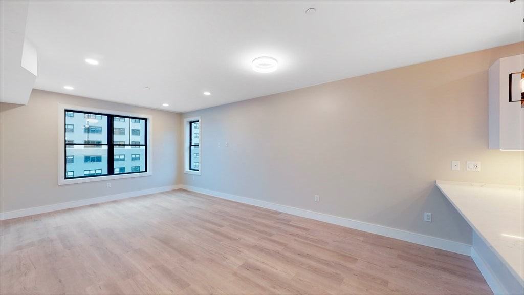 440 E 8th St - Photo 2 of 21