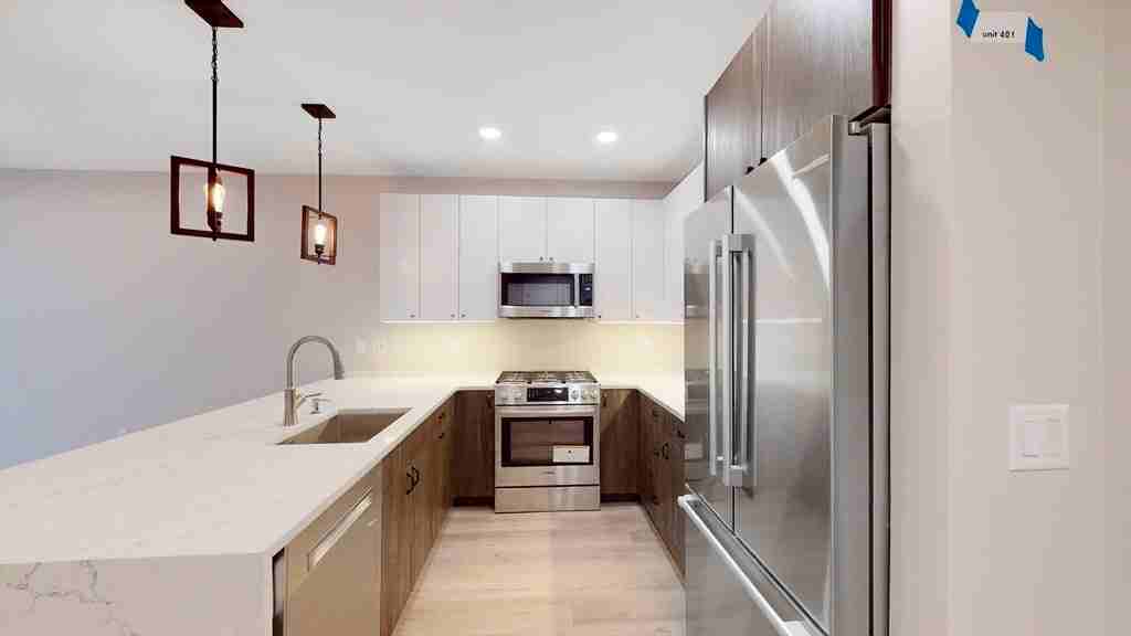 440 E 8th St - Photo 4 of 21