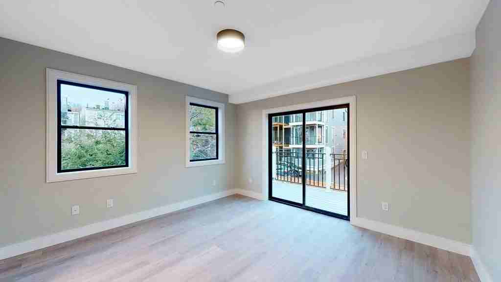 440 E 8th St - Photo 5 of 21