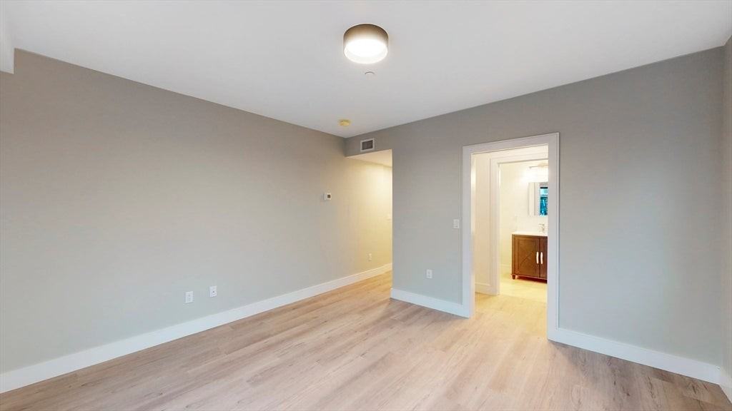 440 E 8th St - Photo 6 of 21