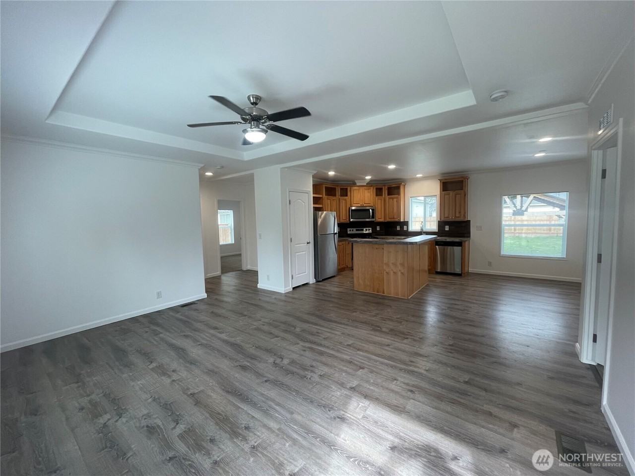 310 E Wood Ln - Photo 2 of 27