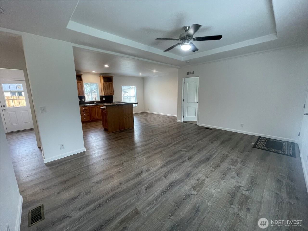 310 E Wood Ln - Photo 3 of 27