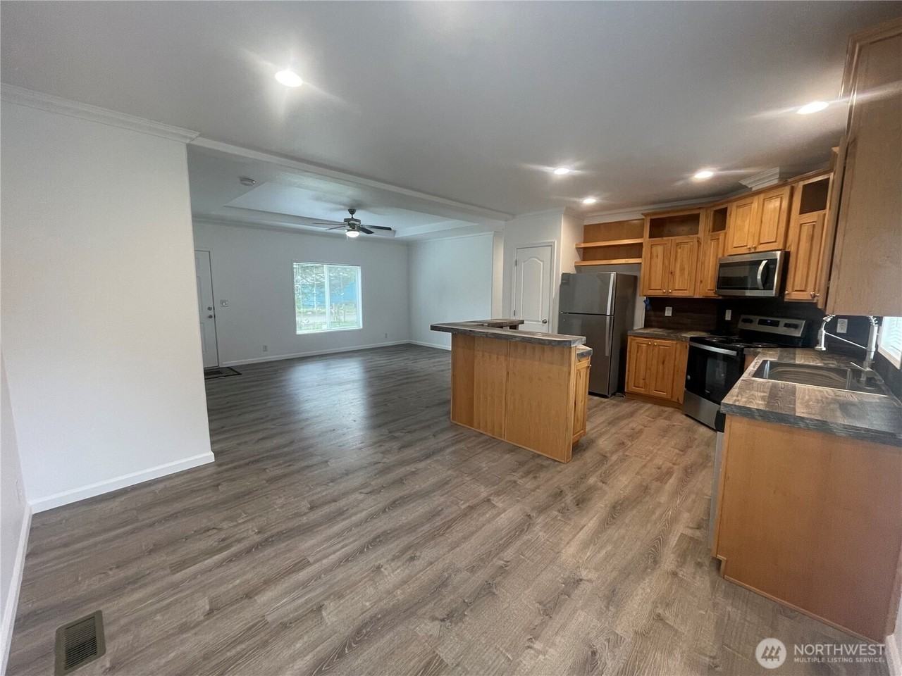 310 E Wood Ln - Photo 4 of 27