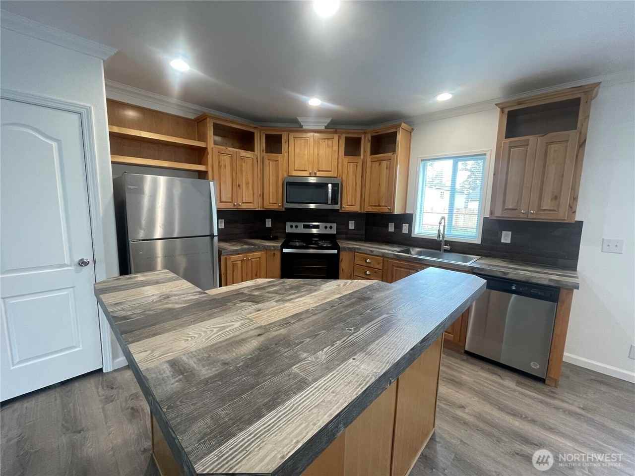 310 E Wood Ln - Photo 5 of 27