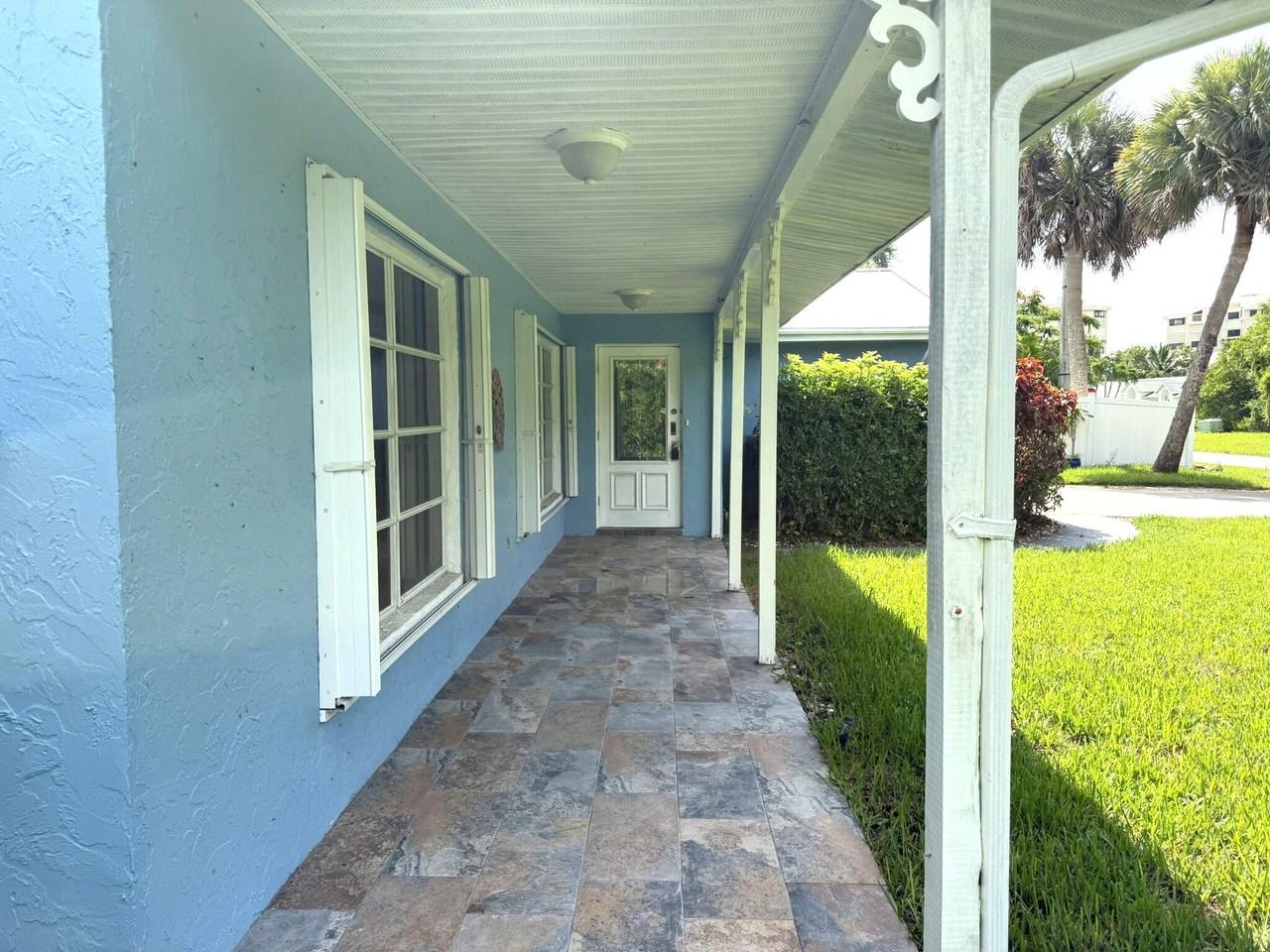 1916 Coconut Dr - Photo 3 of 35