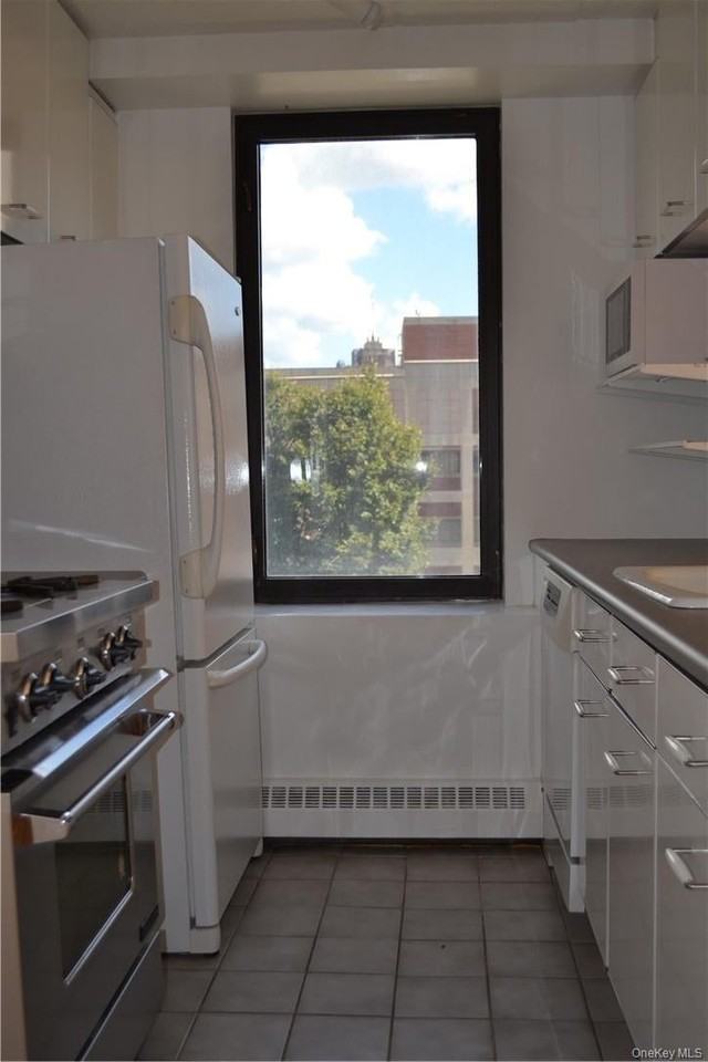 4 Martine Ave - Photo 5 of 30