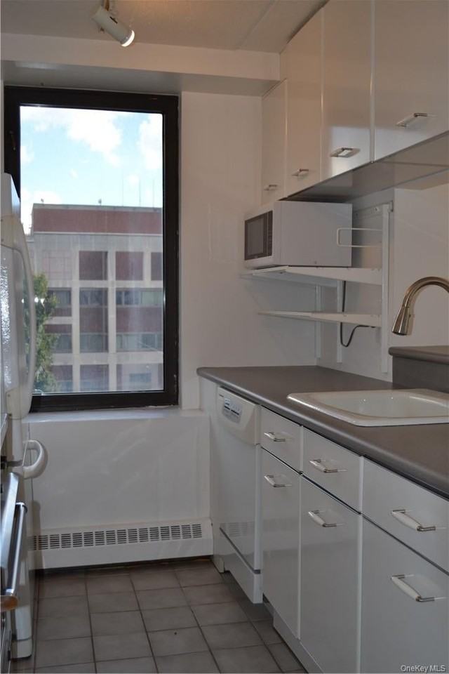 4 Martine Ave - Photo 6 of 30