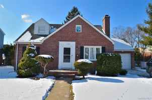 featured image of 1558 Victoria St