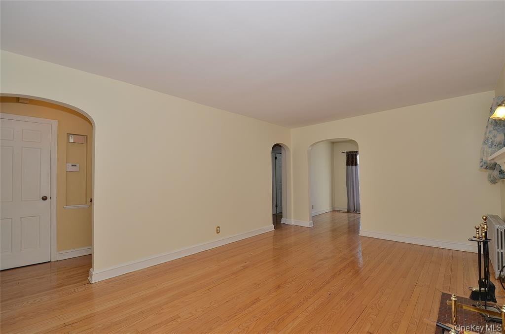 1558 Victoria St - Photo 2 of 40