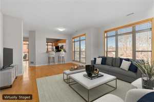 featured image of 731 Mercer St S