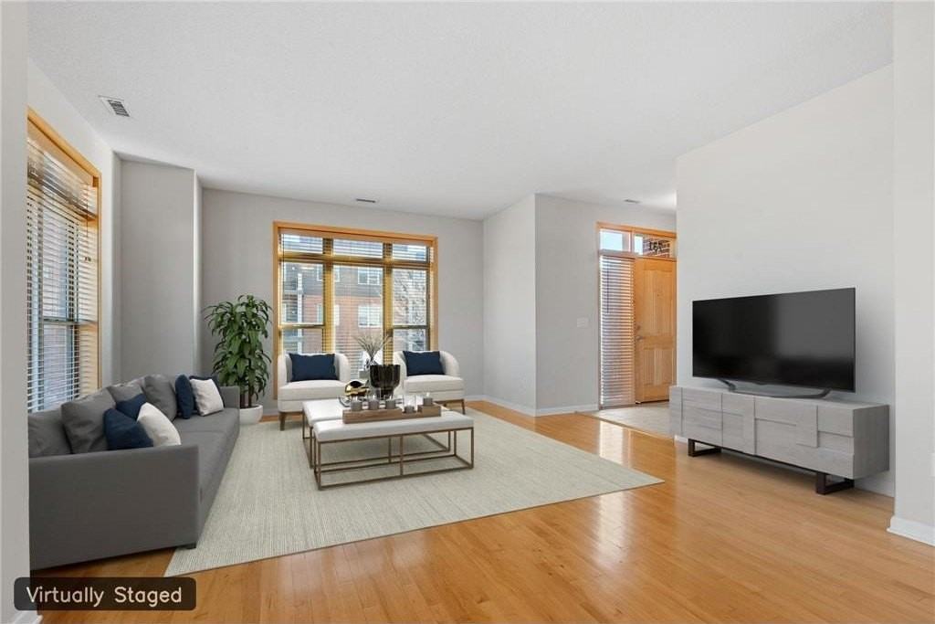 731 Mercer St S - Photo 2 of 39