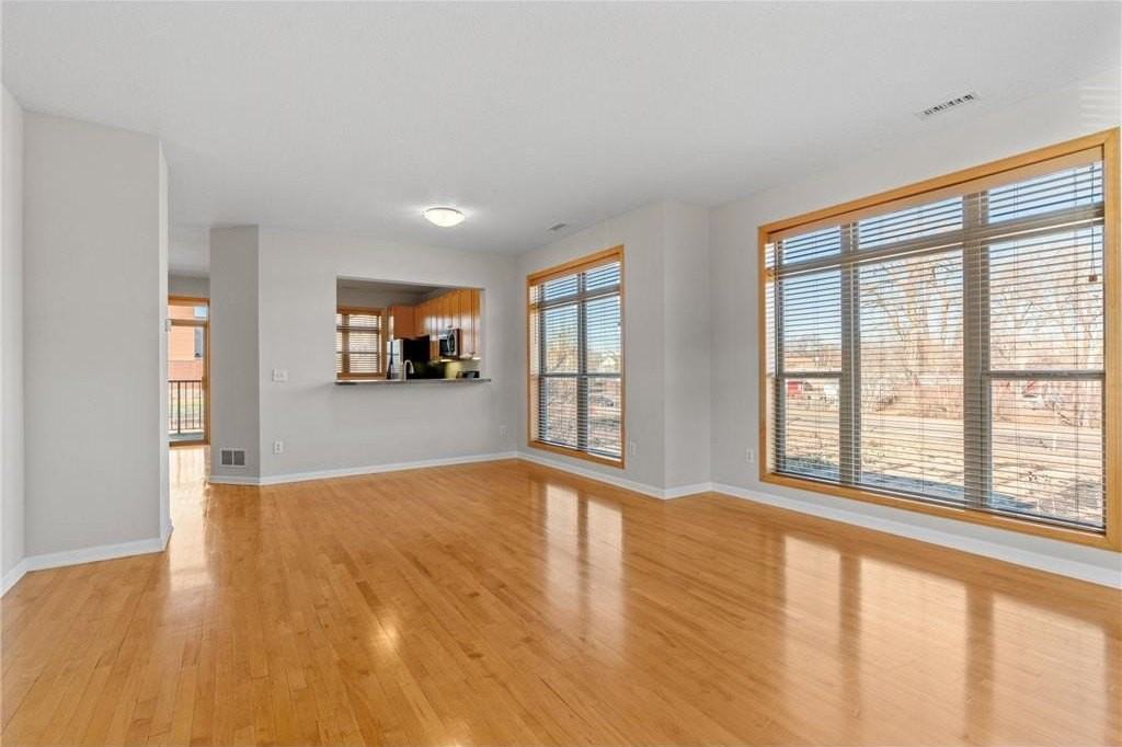 731 Mercer St S - Photo 5 of 39