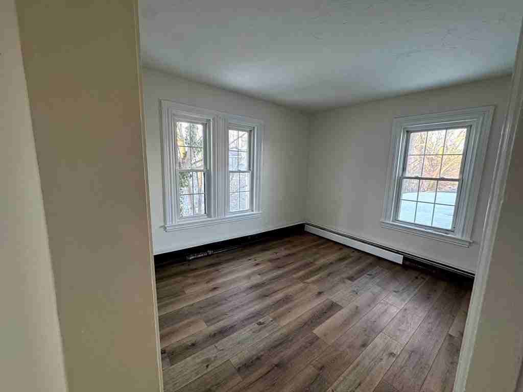 195 Court St - Photo 3 of 34