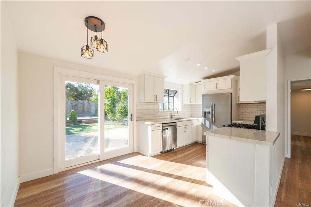 641 Cove St - Photo 6 of 39