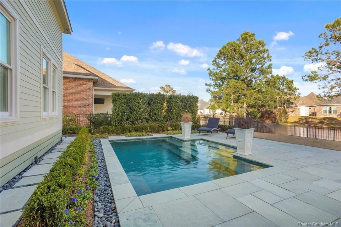 5839 Lakeview Ln - Photo 2 of 30