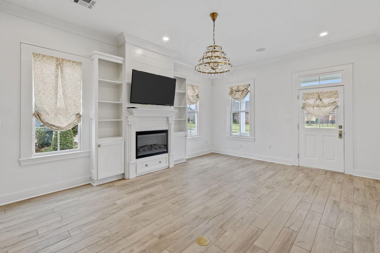 5839 Lakeview Ln - Photo 5 of 30