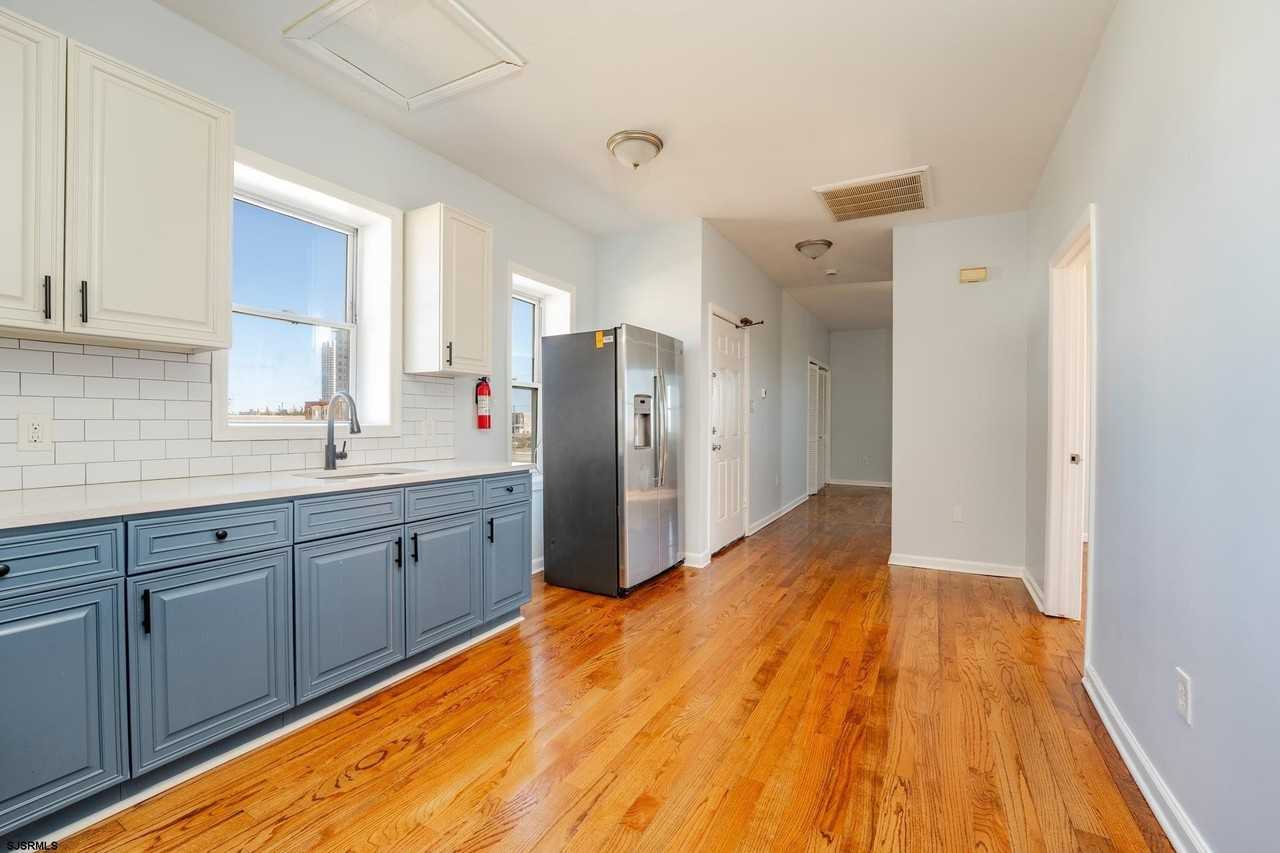 222 S Rhode Island Ave - Photo 5 of 30