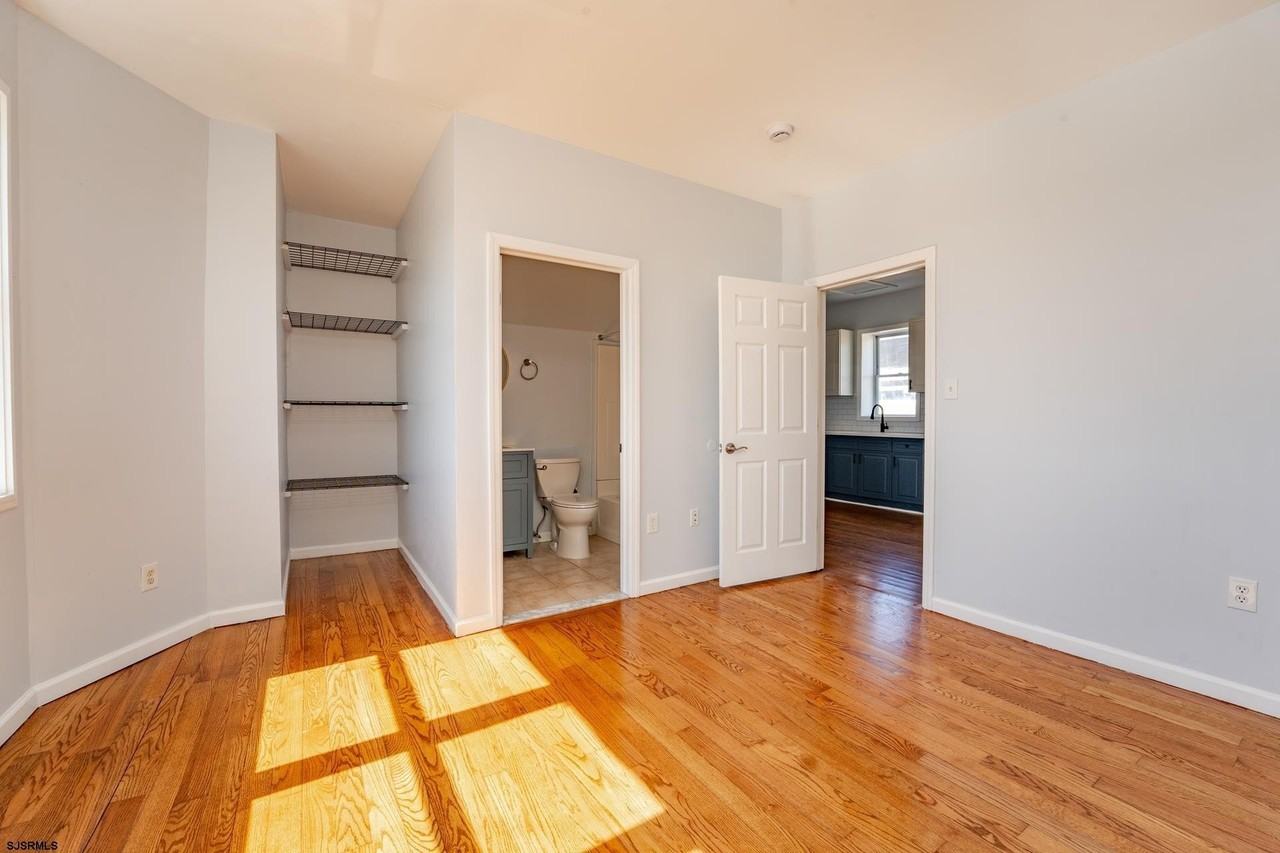 222 S Rhode Island Ave - Photo 6 of 30