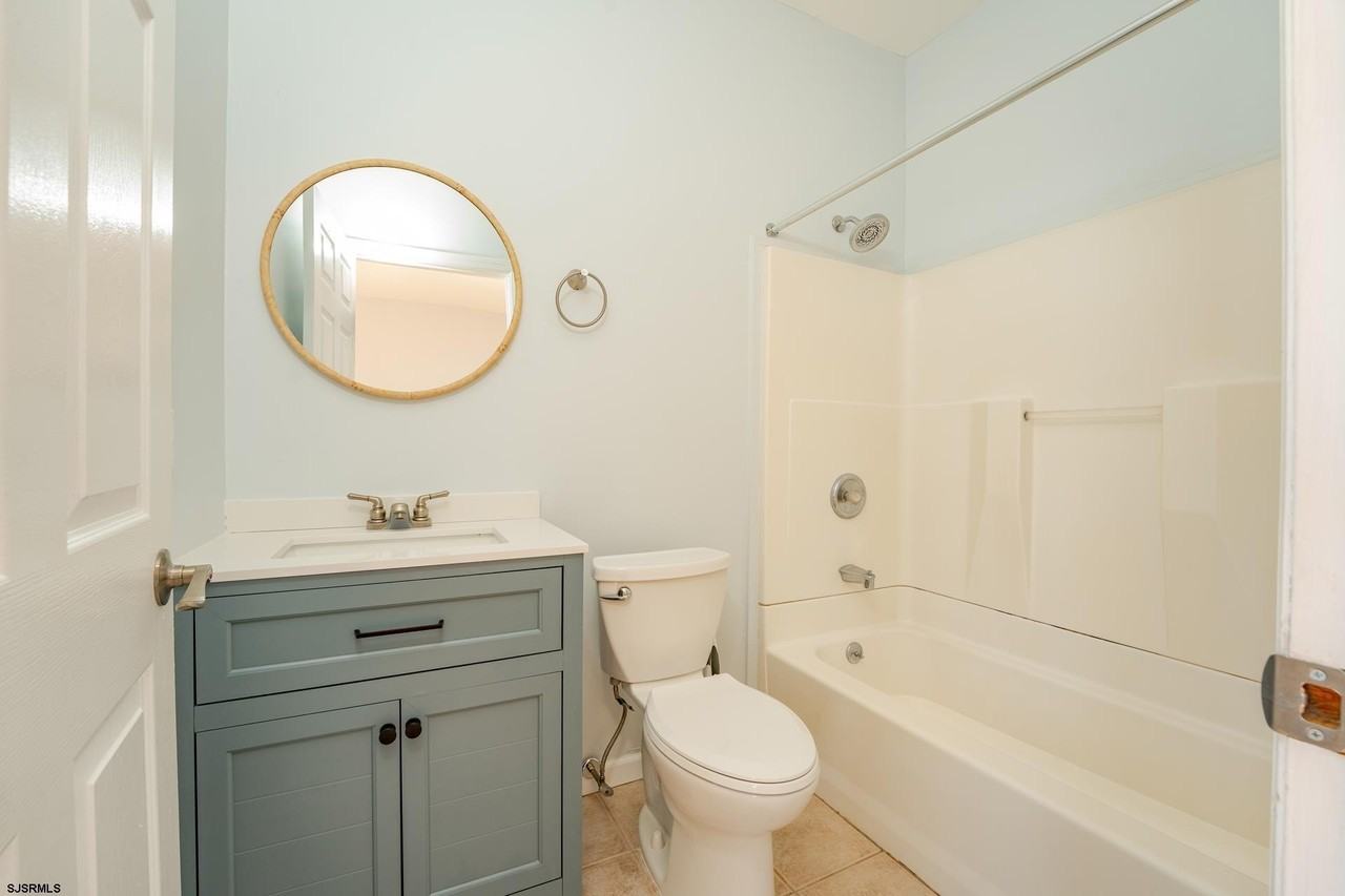 222 S Rhode Island Ave - Photo 7 of 30