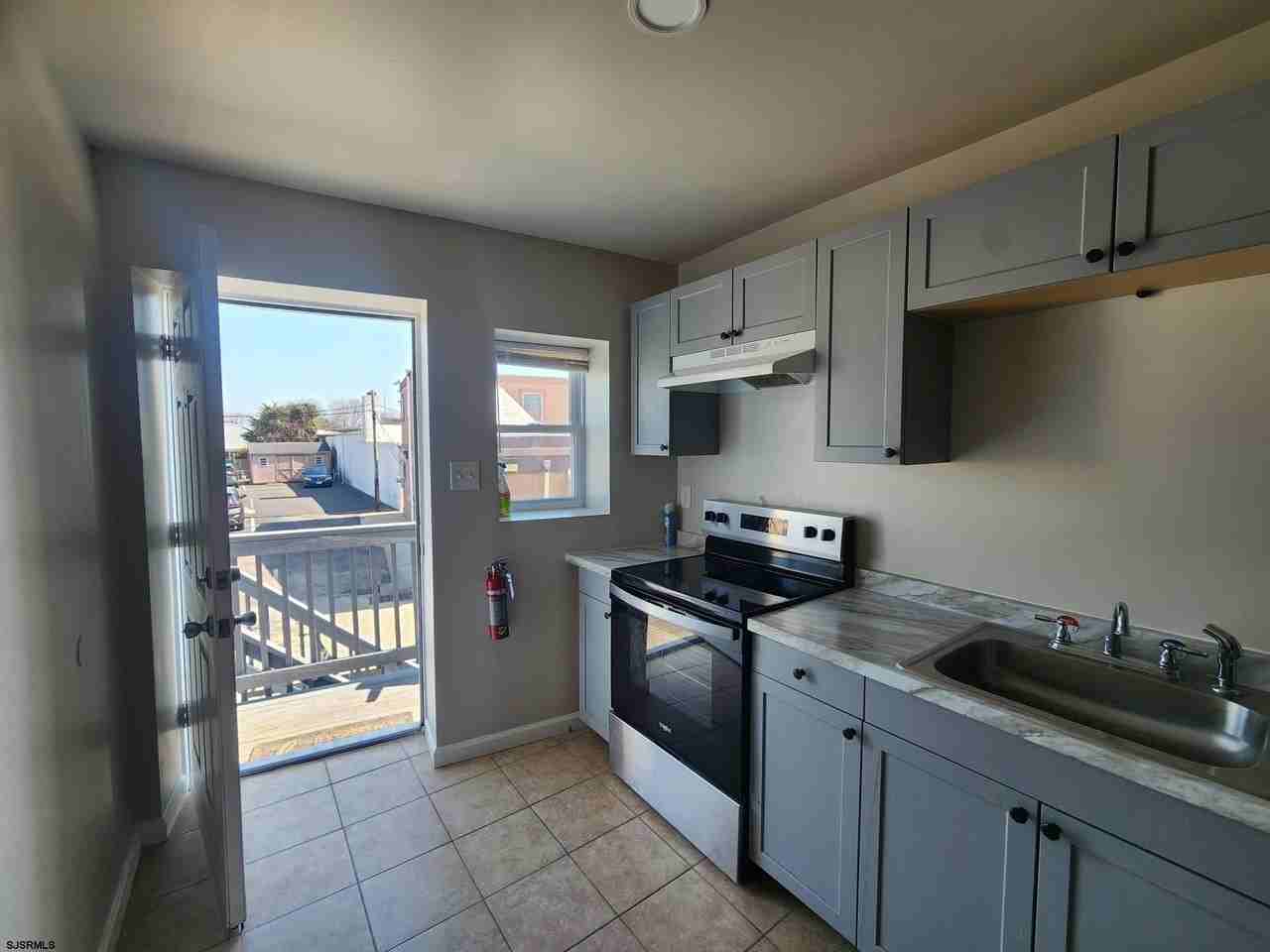 118 S Main St - Photo 4 of 14