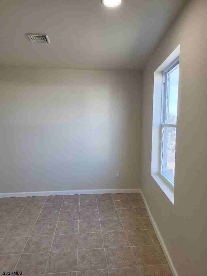 118 S Main St - Photo 7 of 14