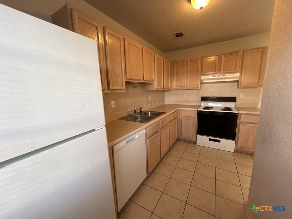 2803 Cantabrian Dr Apt C - Photo 4 of 11