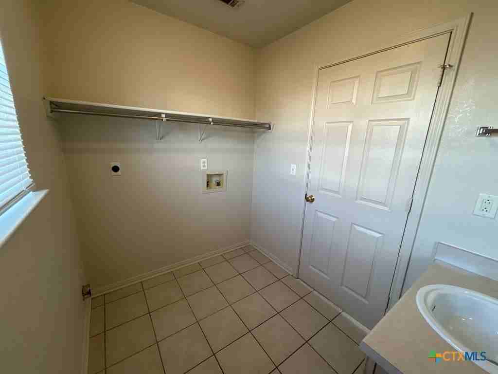 2803 Cantabrian Dr Apt C - Photo 6 of 11