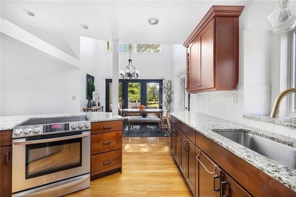 581 Middle Rd - Photo 2 of 46