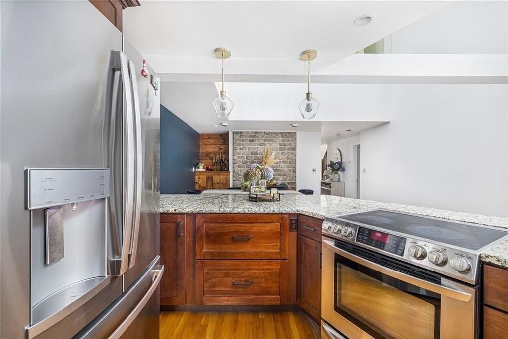 581 Middle Rd - Photo 4 of 46