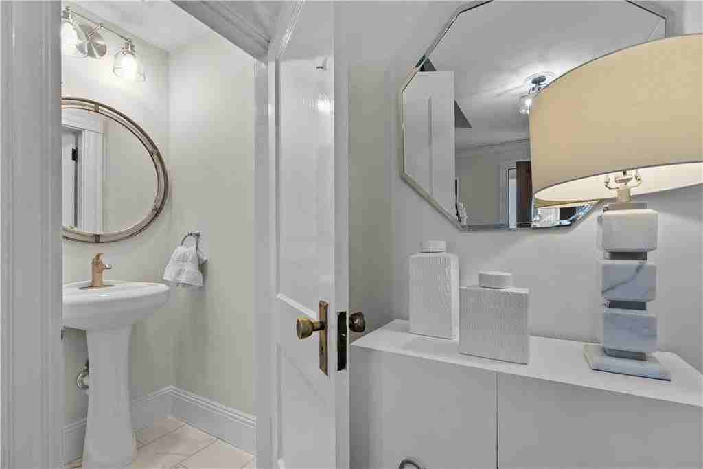 68 Roseneath Ave - Photo 5 of 47