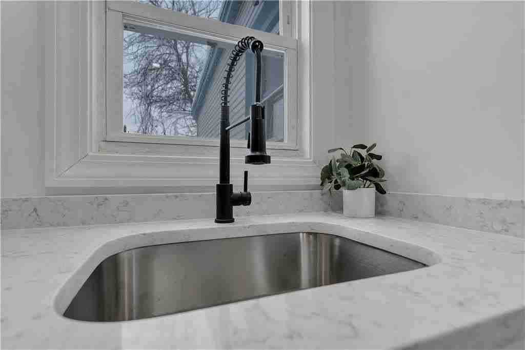 115 Campbell Ave - Photo 4 of 33