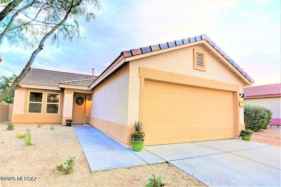 727 W Buffalo Grass Dr - Photo 2 of 26