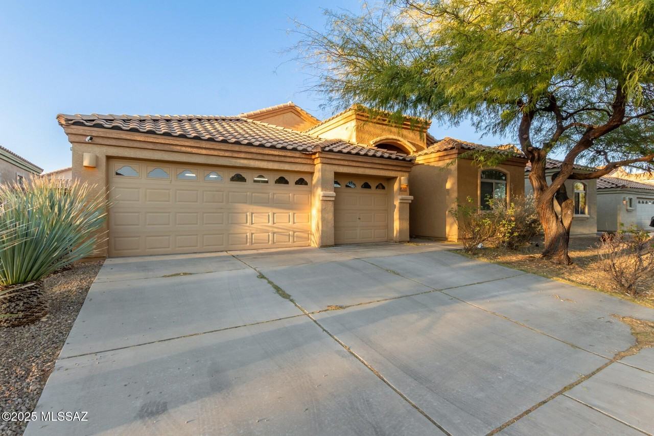 7808 E Treetop Rd - Photo 3 of 35