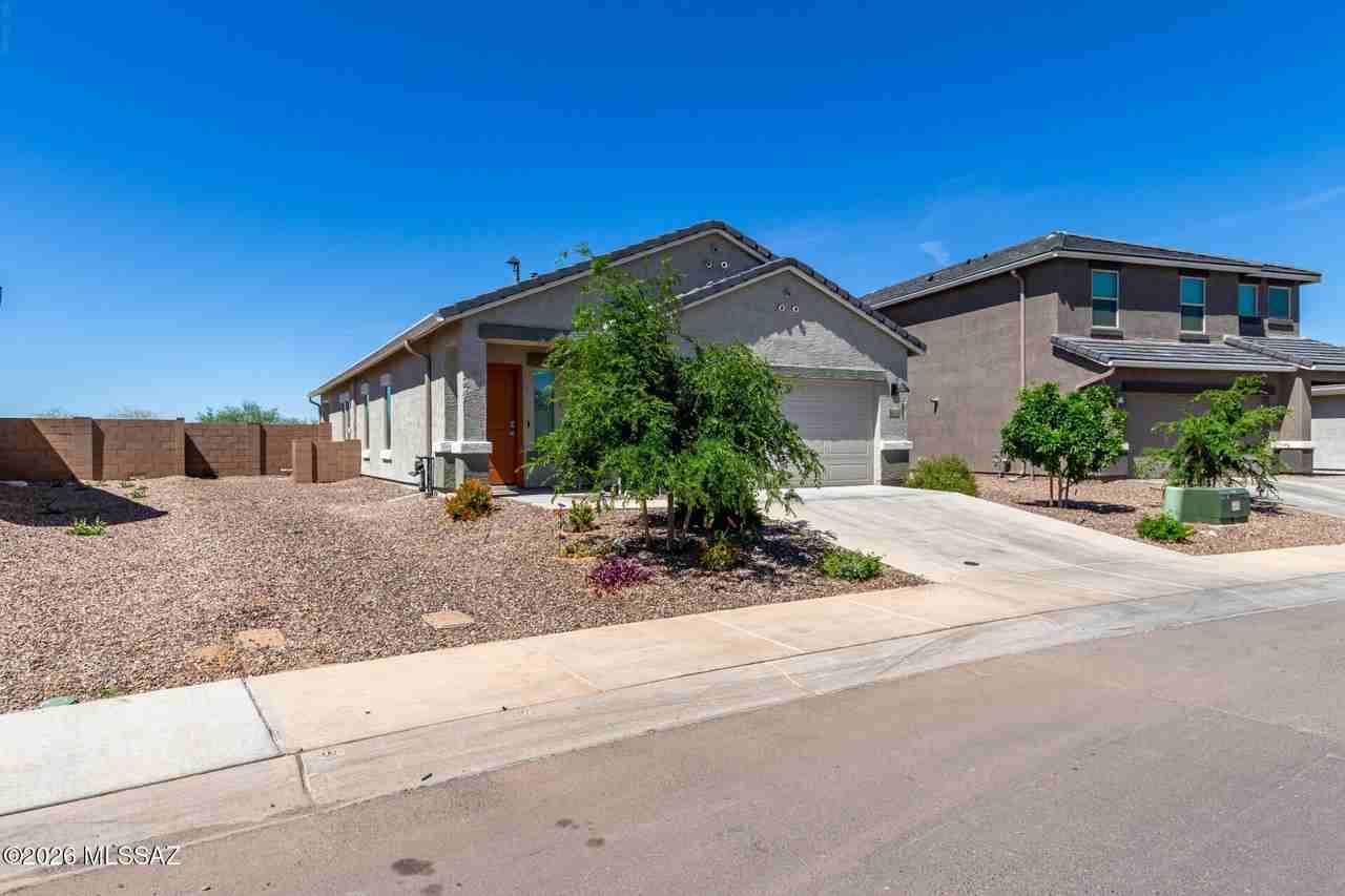 10111 N Cascalote Ln - Photo 3 of 35