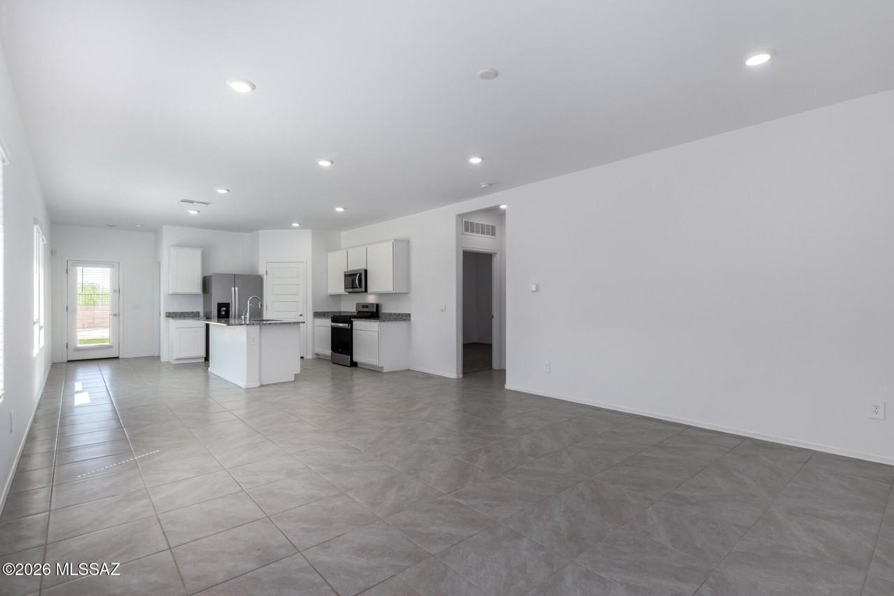 10111 N Cascalote Ln - Photo 5 of 35